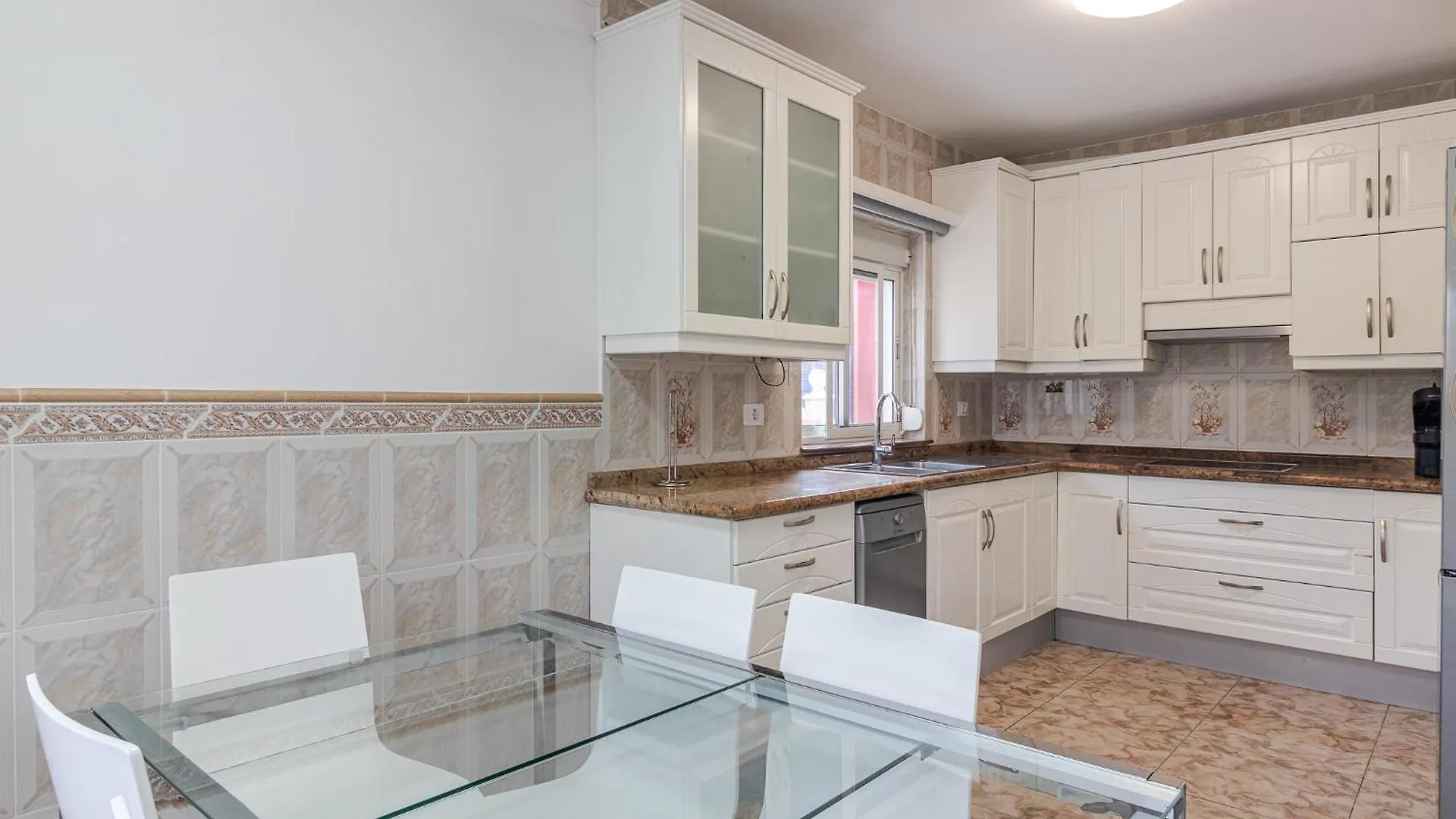 Flatguest Sonneland Suite San Bartolome de Tirajana  Spain